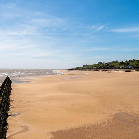 6 Berth Caravan With Decking At Martello Beach Holiday Park In Essex Ref 29016Y Hotel Clacton-on-Sea Luaran gambar