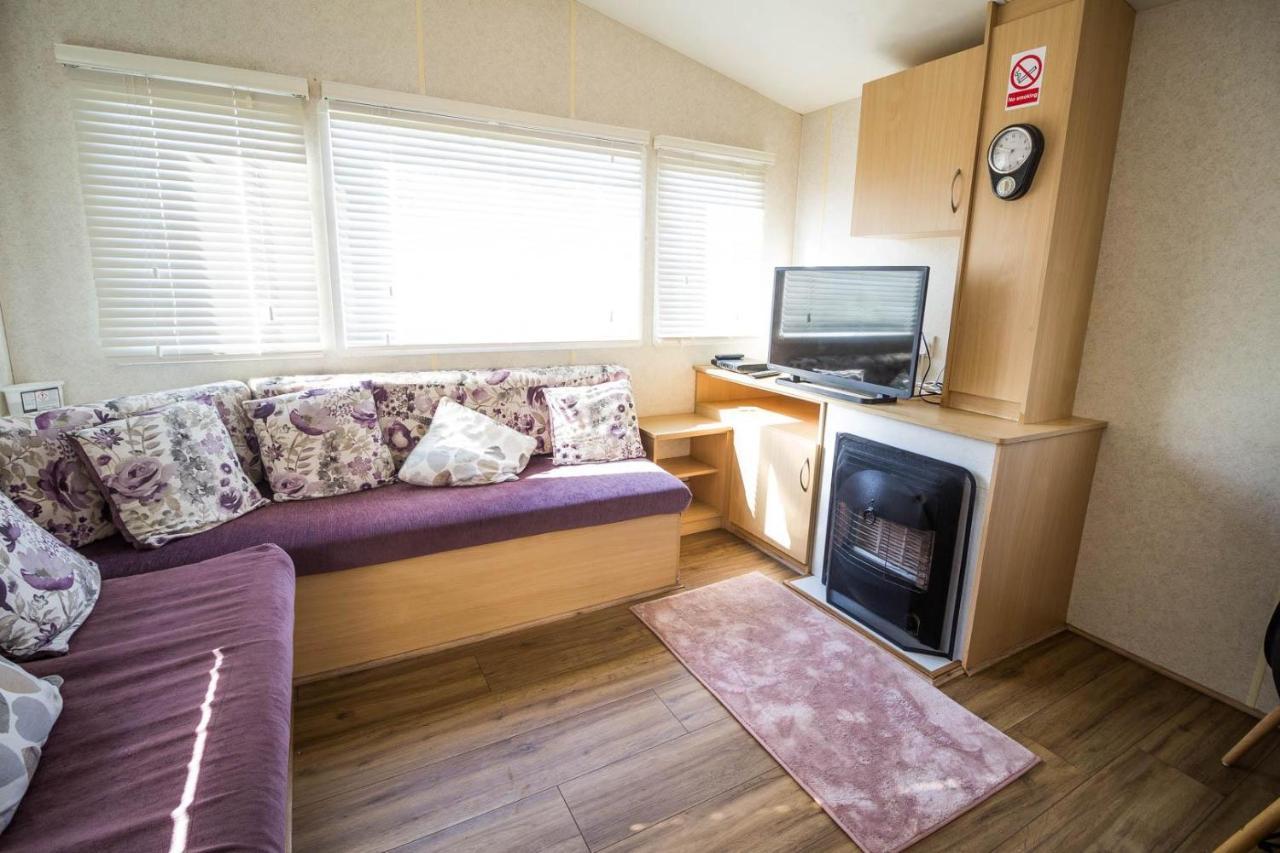 6 Berth Caravan With Decking At Martello Beach Holiday Park In Essex Ref 29016Y Hotel Clacton-on-Sea Luaran gambar