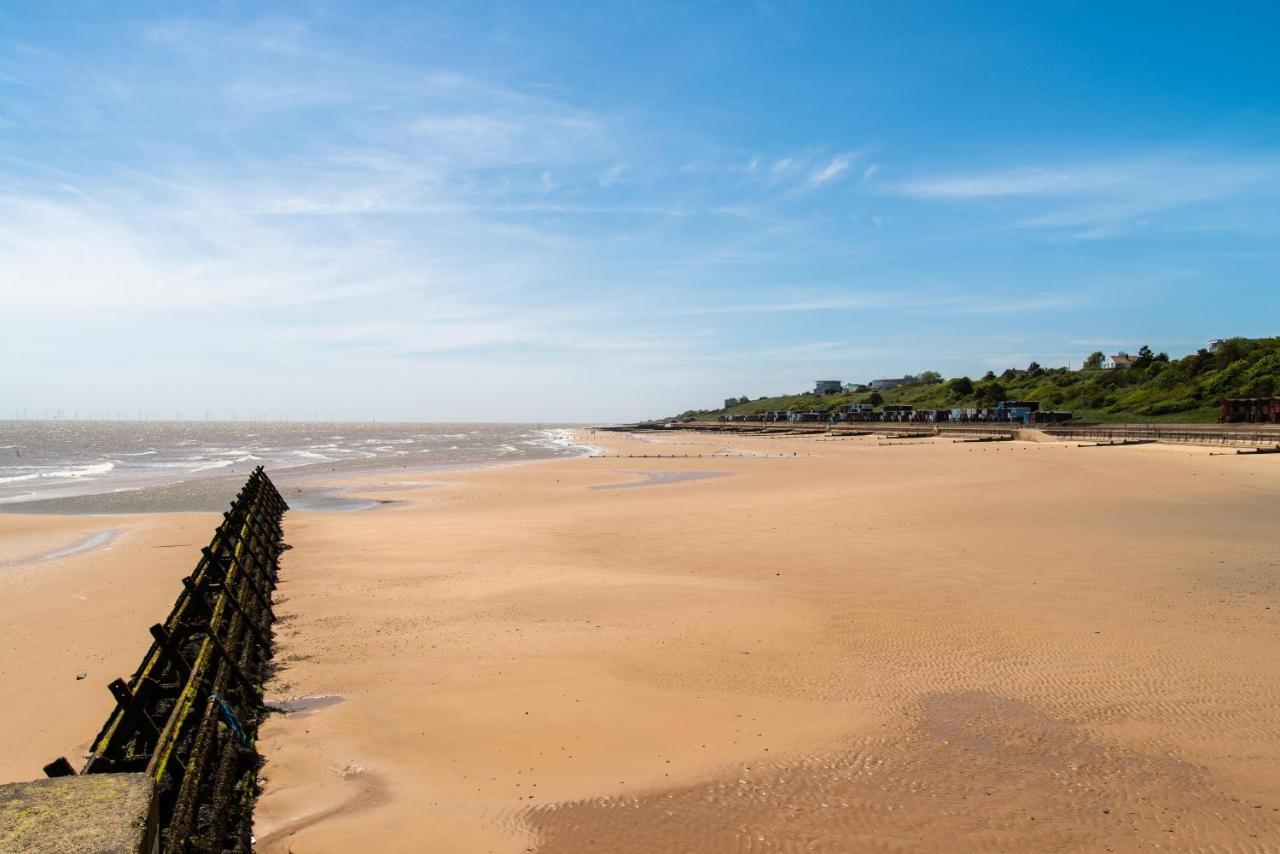 6 Berth Caravan With Decking At Martello Beach Holiday Park In Essex Ref 29016Y Hotel Clacton-on-Sea Luaran gambar